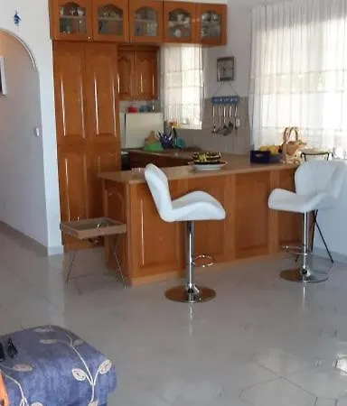 Dom wakacyjny Blue & White Maisonette Over The Sea Near Sounio *